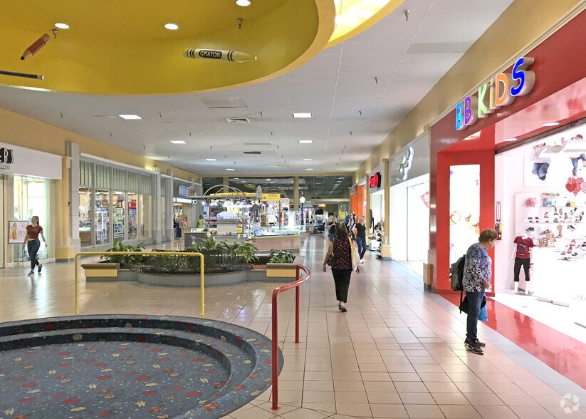 More Photos Of 7795 W Flagler St, Miami General Retail For Lease