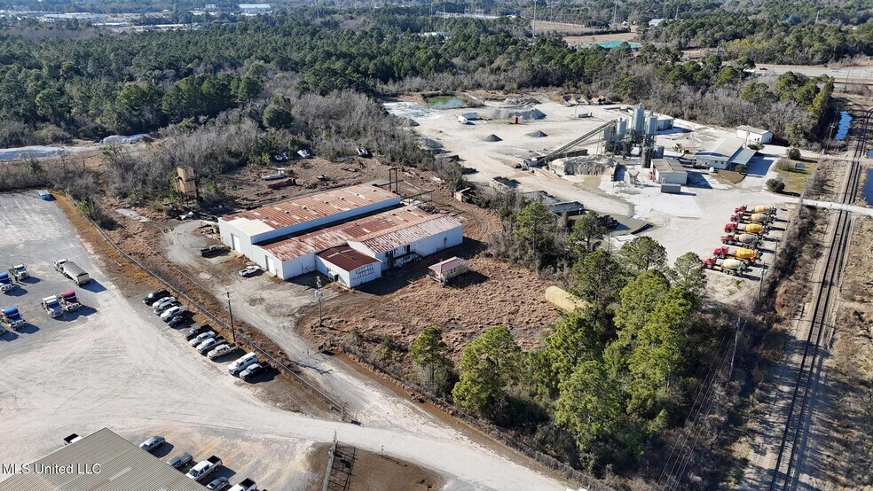 More Photos Of 5309 Industrial Rd, Pascagoula Warehouse For Sale