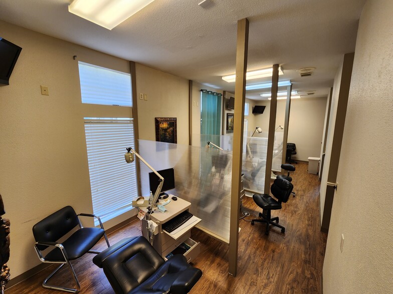More Photos Of 300-320 E Edgewood Dr, Friendswood Medical For Lease