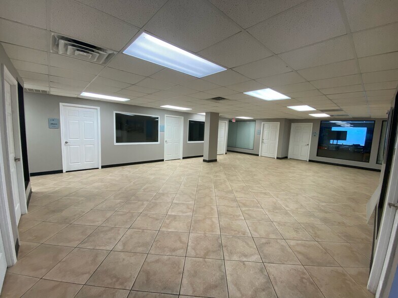 More Photos Of 16261 Hollister St, Houston Unknown For Lease