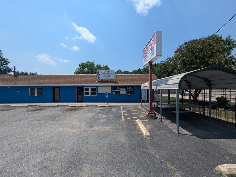 More Photos Of 1221 S Laramie, Peoria Freestanding For Sale