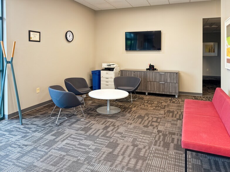 More Photos Of 1025 Quinn Dr, Waunakee Coworking Space