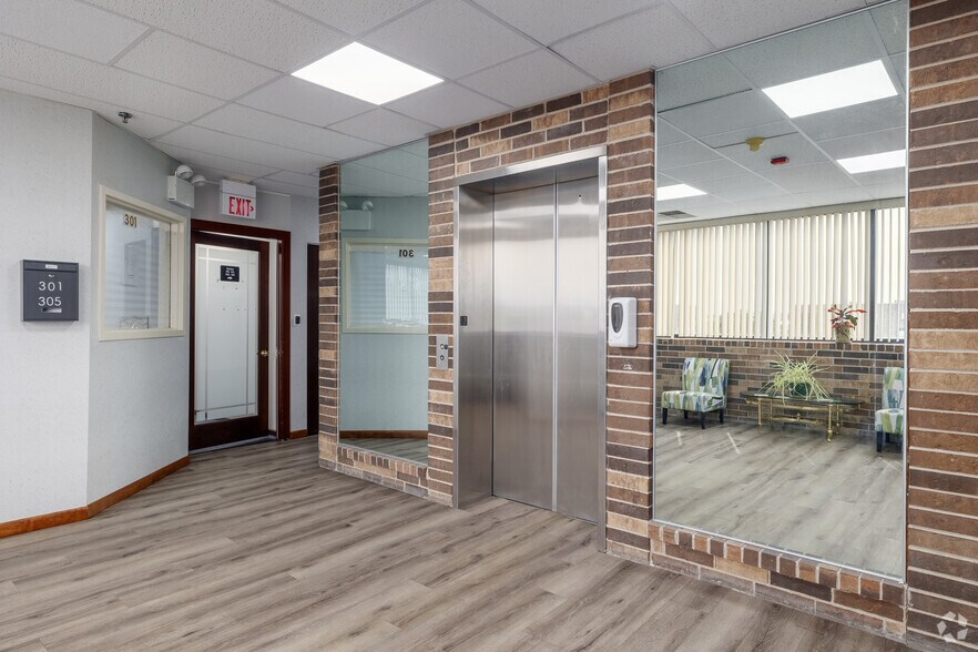More Photos Of 935 W 175th St, Homewood Office For Sale