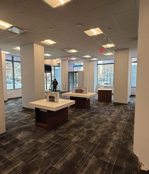 More Photos Of 2300 Broadway, New York Apartments For Lease