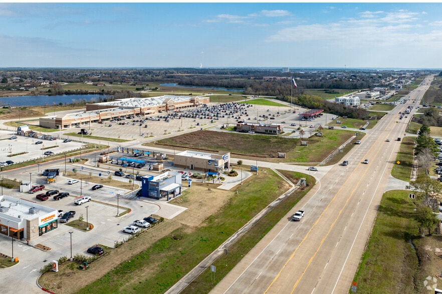 More Photos Of 20168-20212 Eva St, Montgomery Freestanding For Lease