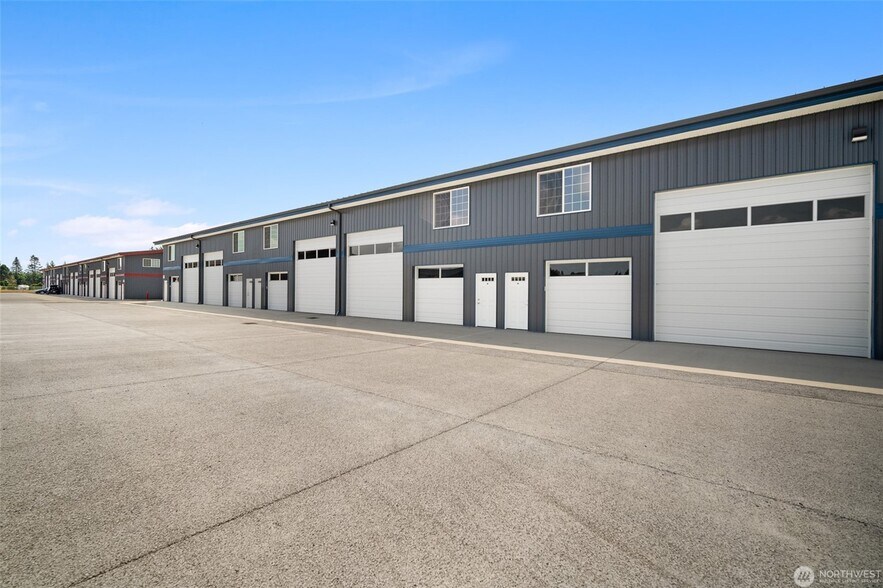 More Photos Of 1972 Baltic Way, Ferndale Light Distribution For Sale