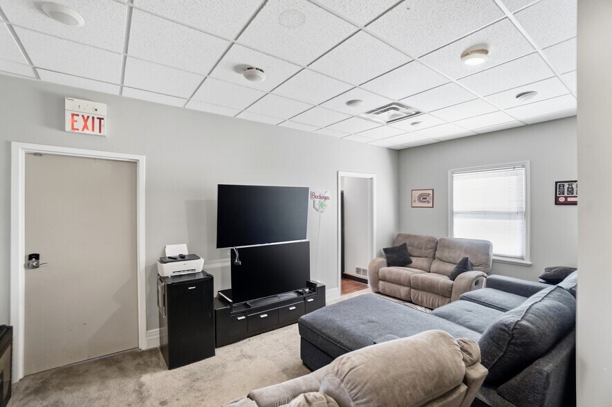 More Photos Of 2406 Auburn Ave, Cincinnati Office Residential For Sale