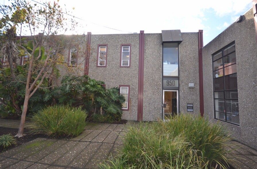 More Photos Of 1308 9th St, Berkeley Warehouse For Lease