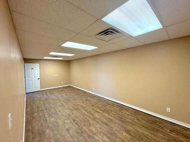 More Photos Of 128 N Church St, Jacksboro Storefront For Sale