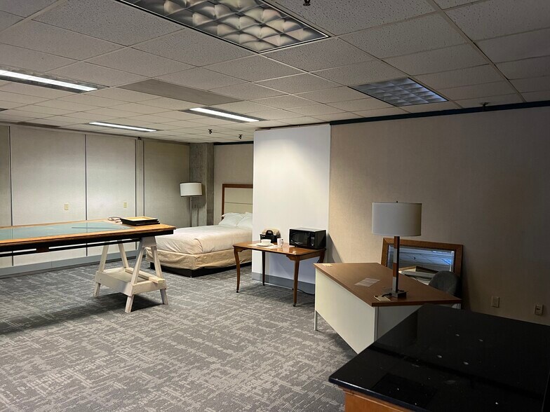More Photos Of 136 Center St, Old Town Office For Sale