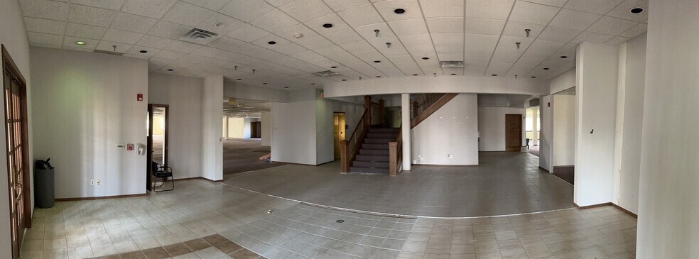 More Photos Of 3300 University Dr, Auburn Hills Office For Lease