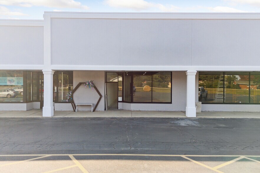 Primary Photo Of 120-150 May Mart Dr, Rochelle Unknown For Lease