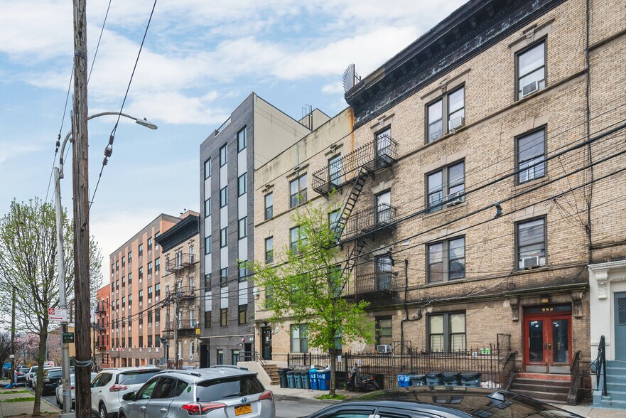 More Photos Of 987 Summit Ave, Bronx Apartments For Sale