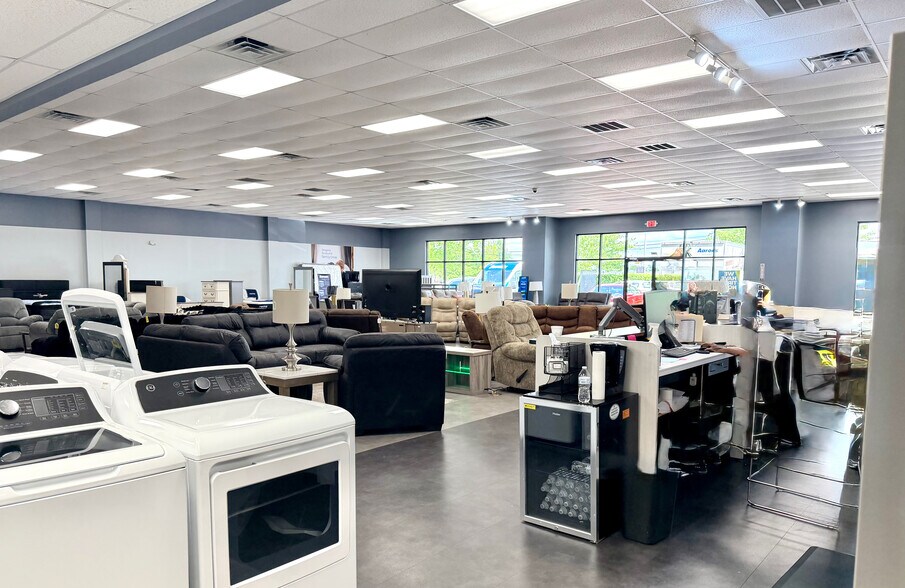 More Photos Of 863 N Main St, Nicholasville Freestanding For Lease