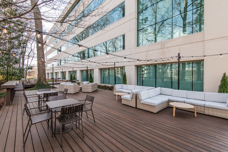 More Photos Of 6101 Carnegie Blvd, Charlotte Office For Lease