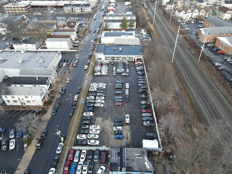 More Photos Of 655 Pennsylvania Ave, Elizabeth Showroom For Lease