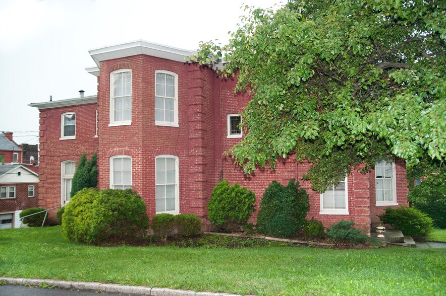 More Photos Of 229 E Union St, Cumberland Apartments For Sale