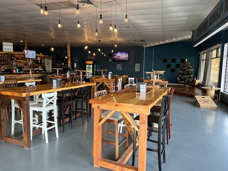 More Photos Of 59 N Main St, Bristol Unknown For Lease