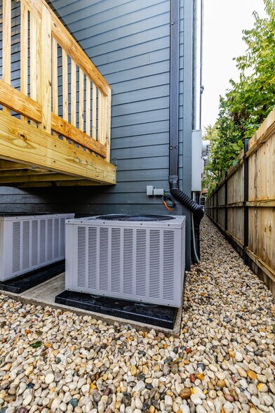 More Photos Of 6050 Eberhart ave, Chicago Apartments For Sale