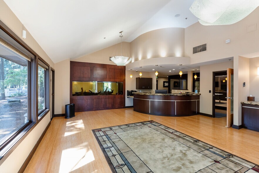 More Photos Of 4309 SW Oakridge Rd, Lake Oswego Medical For Sale