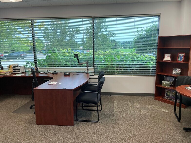 More Photos Of 4200 Cantera Dr, Warrenville Office For Sale