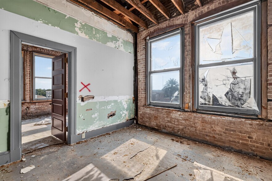 More Photos Of 400 W Main St, Leesburg Serviced Offices For Sale
