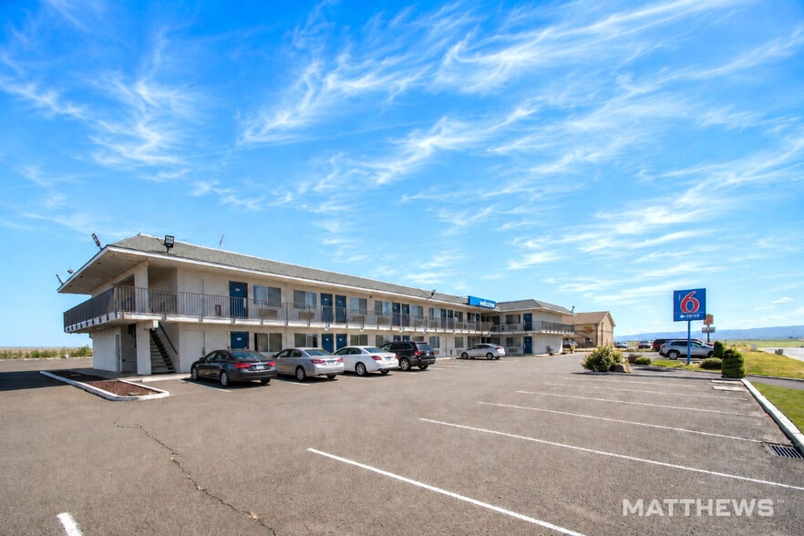 Primary Photo Of 325 SE Nye Ave, Pendleton Hotel For Sale