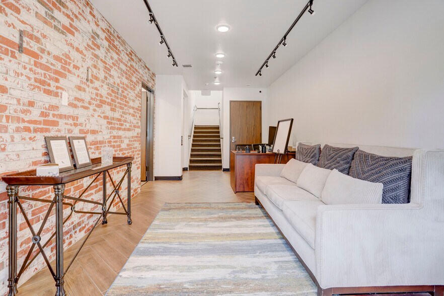 More Photos Of 6544 Greatwood Pky, Sugar Land Loft Creative Space For Lease