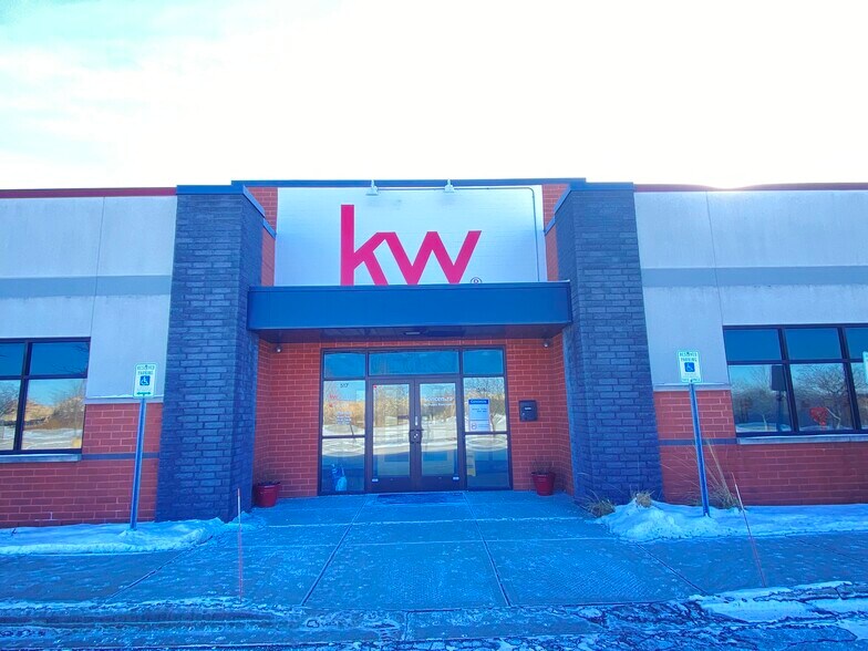 More Photos Of 517 N Westhill Blvd, Appleton Freestanding For Lease