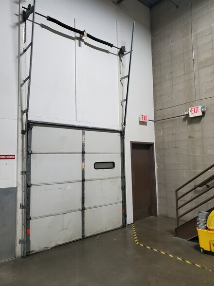 More Photos Of 301-303 W County Rd E2, New Brighton Manufacturing For Sale