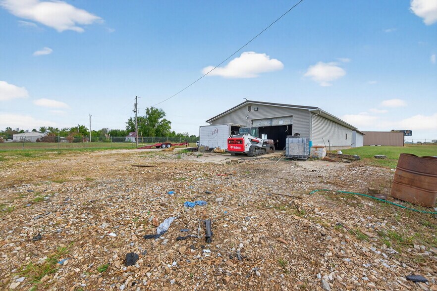 More Photos Of 338 Booneslick Rd, New Florence Industrial For Sale