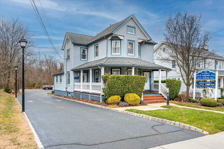 More Photos Of 27 N Main St, Marlboro Office For Sale