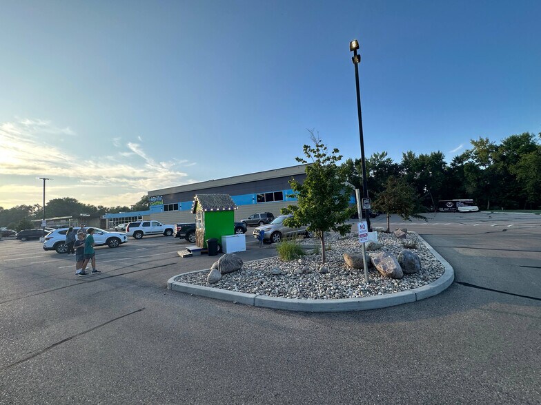 More Photos Of 1250 4th Ave NW, Minot Storefront For Lease