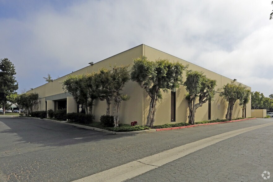 More Photos Of 2064 Eastman Ave, Ventura Warehouse For Lease