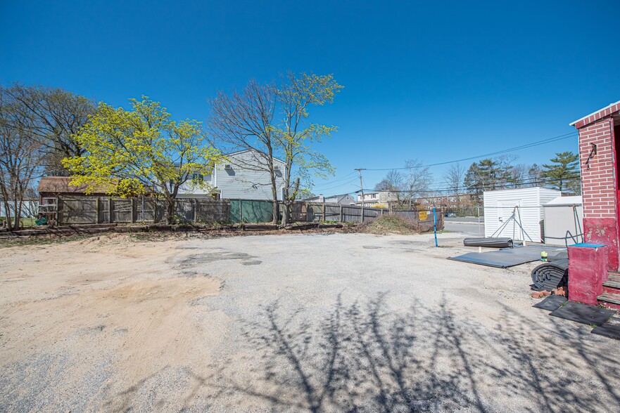 More Photos Of 711-715 N Wellwood Ave, Lindenhurst General Retail For Sale