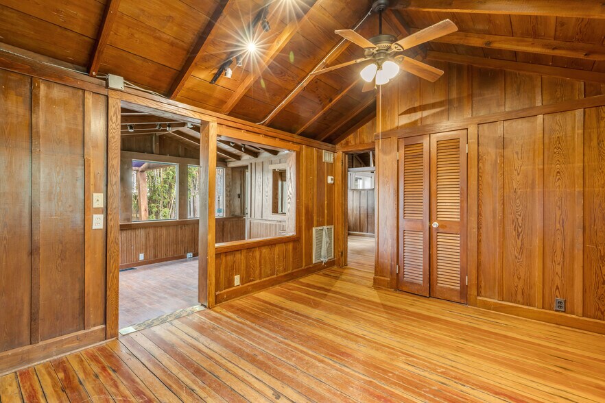 More Photos Of 304 Flagler Ave, New Smyrna Beach Storefront For Sale