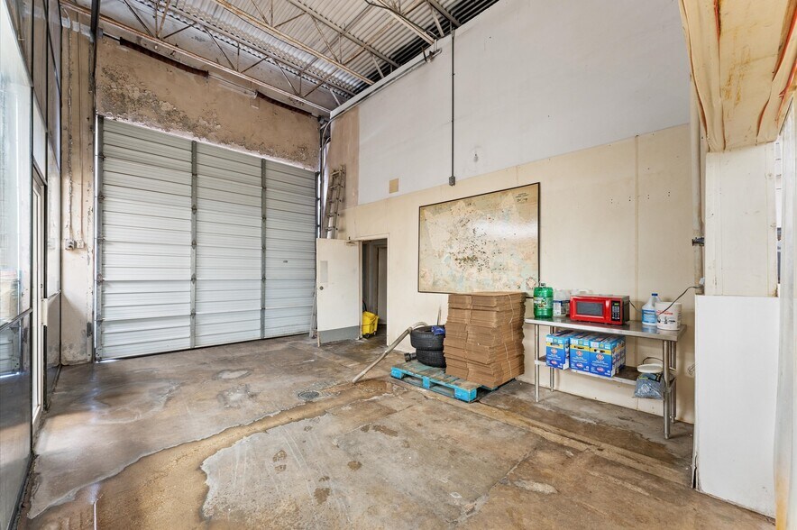 More Photos Of 1440 Cedar Post Ln, Houston Warehouse For Sale