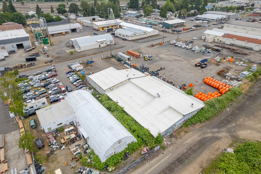 More Photos Of 2150 Cross St, Eugene Service For Lease