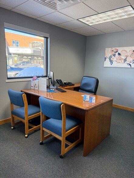 More Photos Of 118 N Broadway St, Stanley Bank For Sale