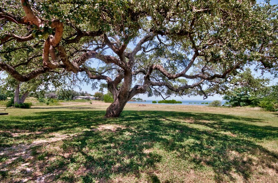 More Photos Of 930 Ranch Road 261, Buchanan Dam Apartments For Sale