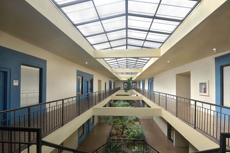 More Photos Of 1601 E Lamar Blvd, Arlington Office For Lease