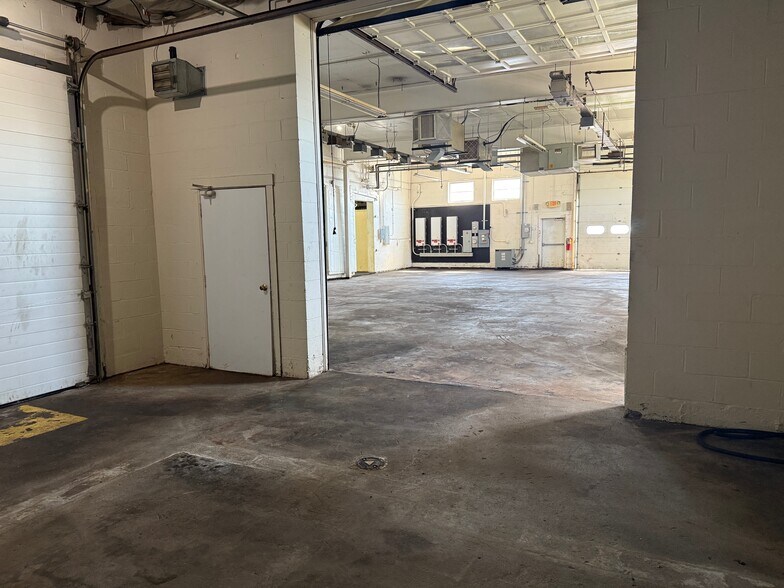 More Photos Of 36 Cedar St, East Hartford Manufacturing For Lease