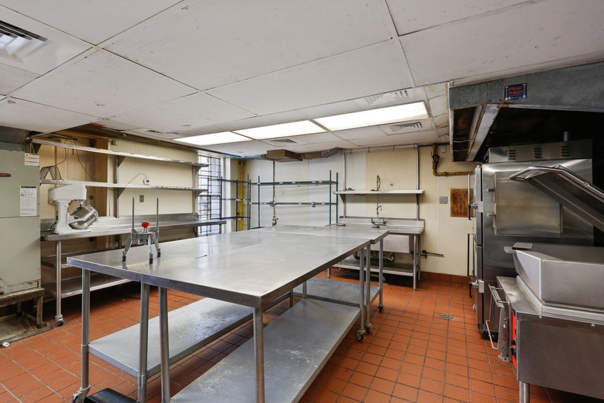 More Photos Of 3226 Magazine St, New Orleans Restaurant For Sale