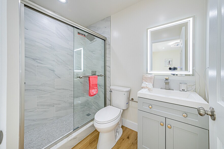 More Photos Of 5633 La Mirada Ave, Los Angeles Apartments For Sale