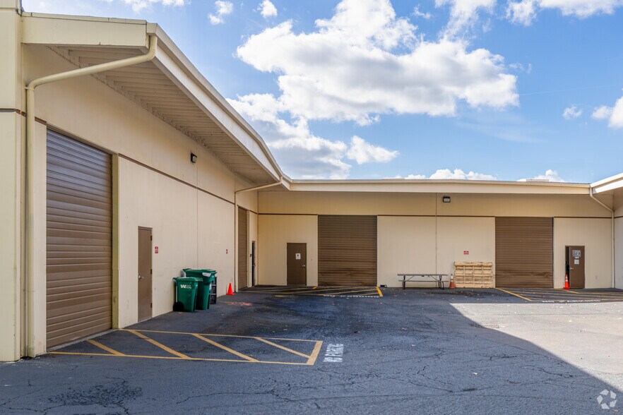 More Photos Of 14200 SE 98th Ct, Clackamas Light Manufacturing For Lease