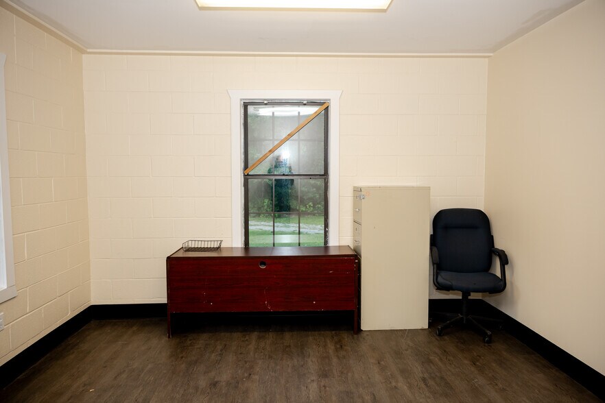 More Photos Of 626 Old River Rd, Sylvania Manufacturing For Sale