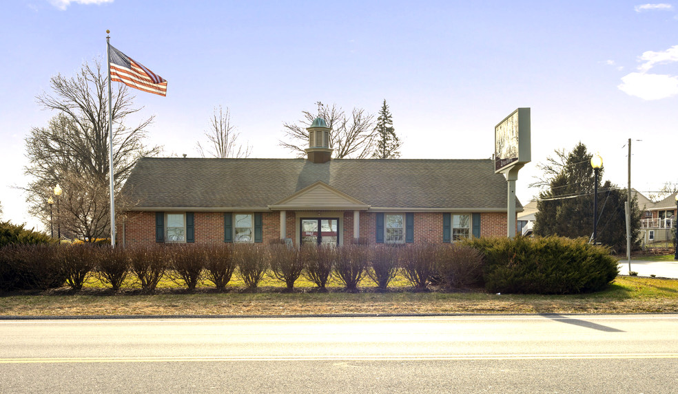 Primary Photo Of 1950 Old Philadelphia Pike, Lancaster Bank For Sale