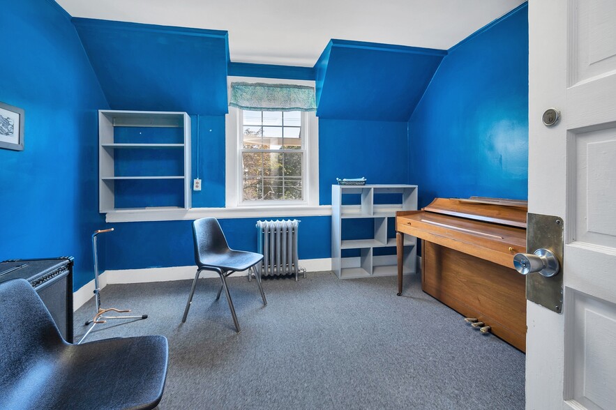 More Photos Of 2024 E Main St, Waterbury Office Residential For Sale