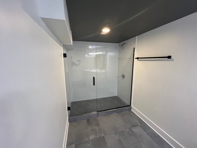 More Photos Of 1105 W Chicago Ave, Chicago Loft Creative Space For Lease