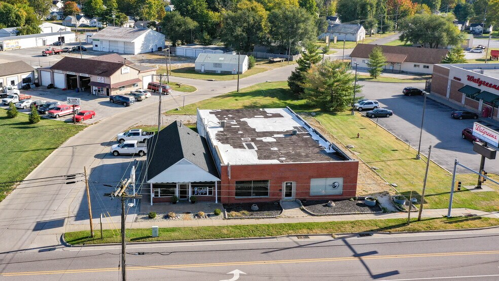 Primary Photo Of 609 S State St, Jerseyville General Retail For Sale